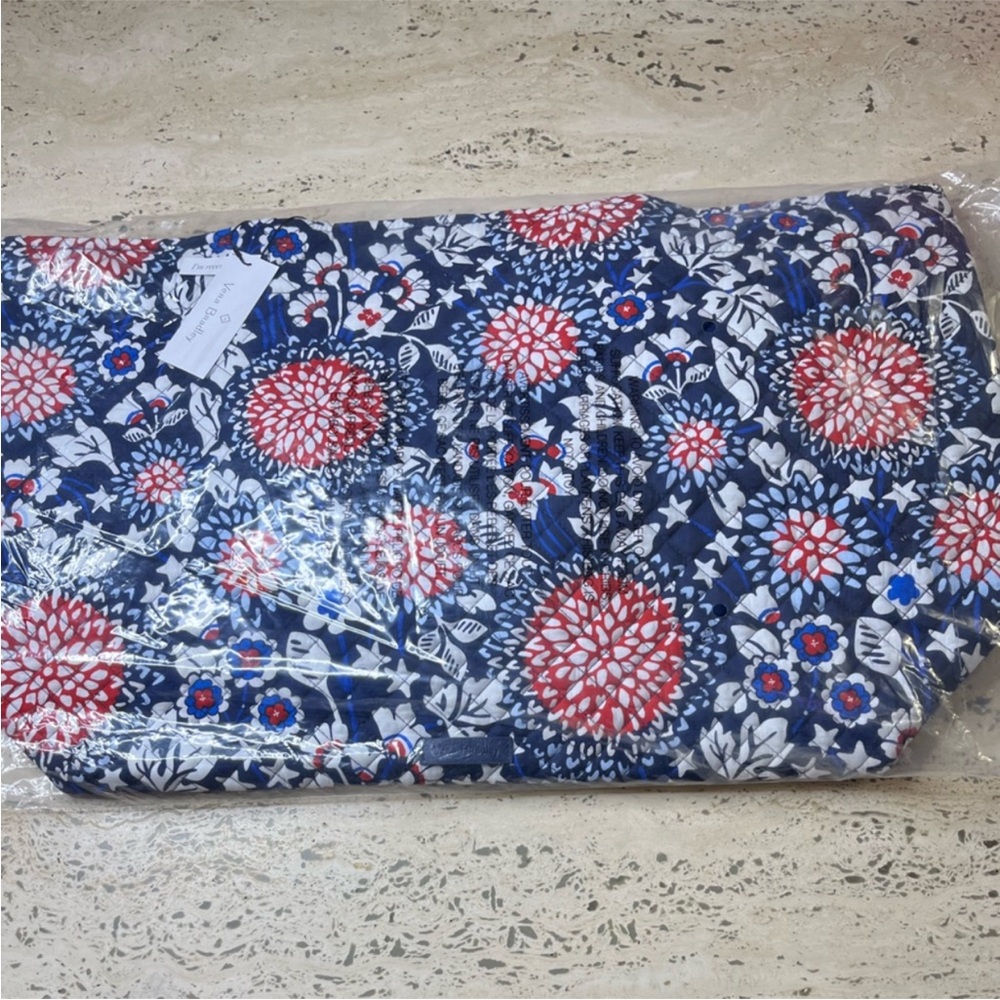 Vera Bradley Iconic Grand Tote NWT “Red, White, & Blossoms” FANTASTIC